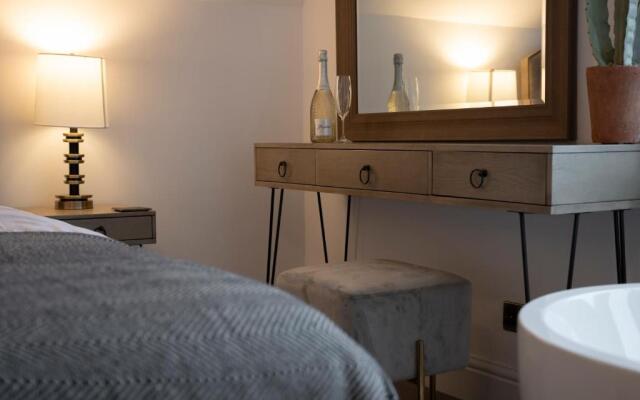 Oak Street Apartment