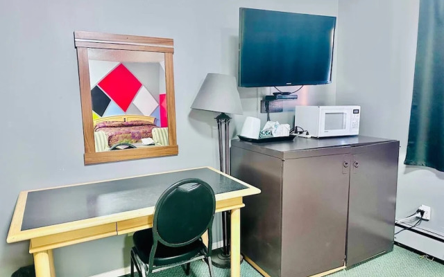 Grizzly Motor Hotel