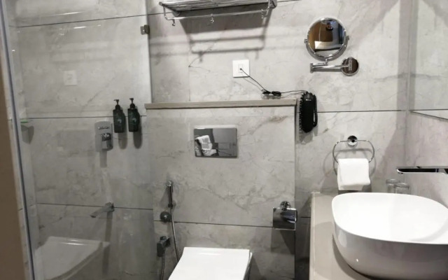 Comfort Inn, Statue of Unity