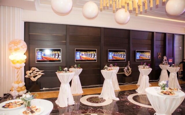 Royal Plaza Hotel and Casino