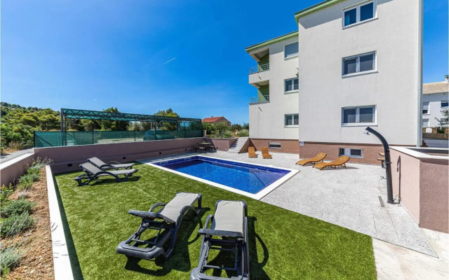 Two-Bedroom Apartment Saldun with Sea View 08