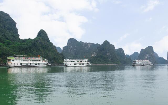 Halong Fantasea Cruise