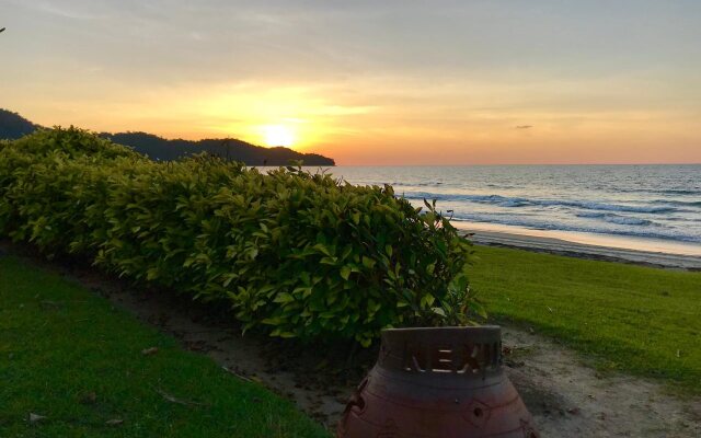 Sunset Seaview Beach Villas & Spa Suites at Nexus Karambunai