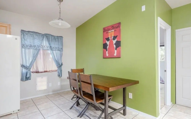 Spacious, Modern, Exquisite 4-bed Home in Tucson