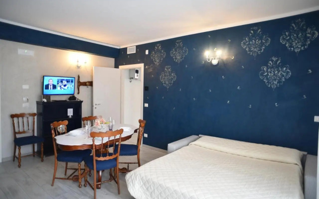 Suites Train Station Mestre Apartment    (No Front Desk Need To Contact Property 5  Days In Advance)