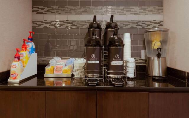 La Quinta Inn And Suites Detroit-Utica