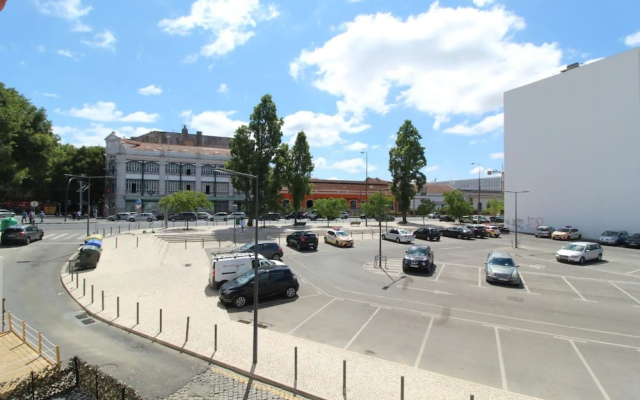 Bright 1 BD W/ Lovely Balcony in Lisbon
