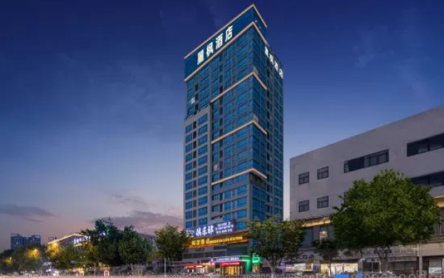 Lavande Hotel (Xiangyang Railway Station People's Square)