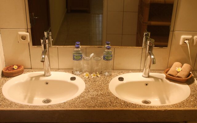 Chonos Hotel Lovina