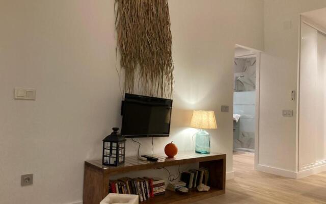 Skol 146C by Completely Marbella