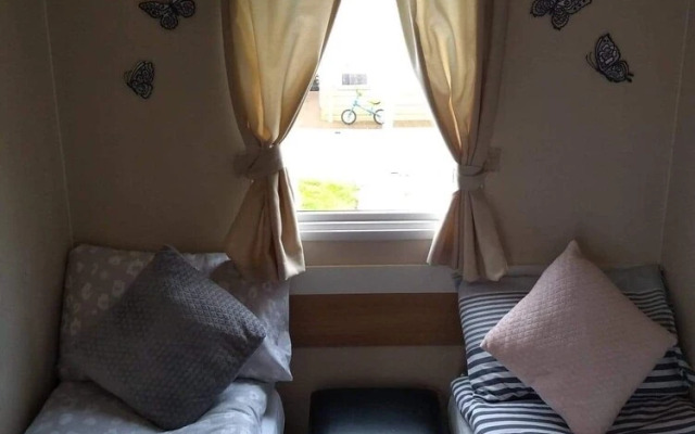 2 Bedroom 6 Berth Caravan With Decking