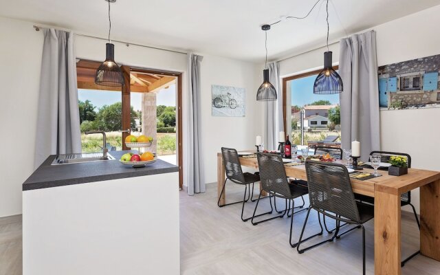 Seaside Villa With Swimming Pool in Funtana