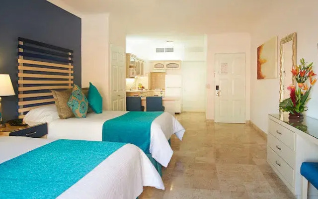 Villa del Palmar Residences