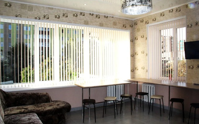 Oasis Hotel - Hostel