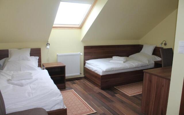 Pótkerék Motel