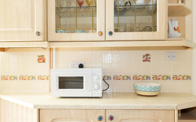 Seaside Retreat - Five Minutes to Beach Village