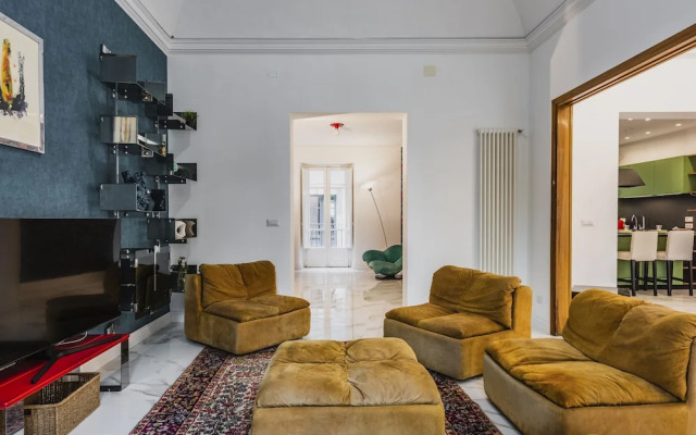 Upscale Urban Apartment by Wonderful Italy