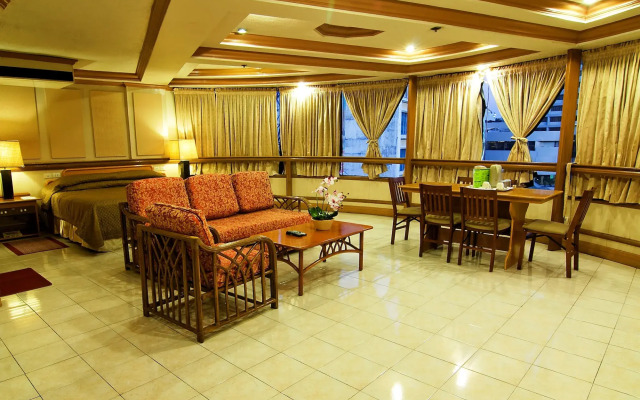 Elegant Circle Inn