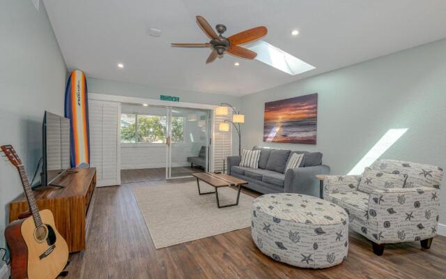 Charming Surf Bungalow Just 30 Seconds to the Beach!