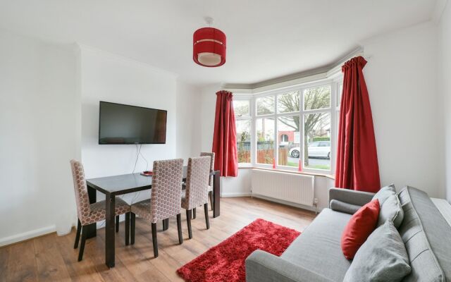 Dirac Lodge 4-bedroom House