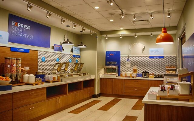 Holiday Inn Express & Suites Detroit Northwest - Livonia by IHG