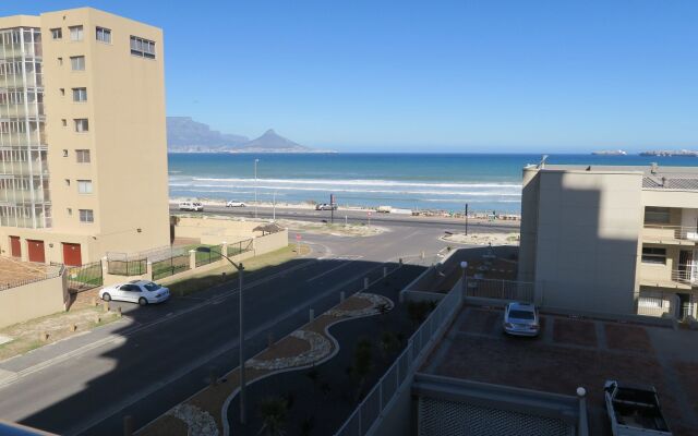 206 The Waves, Blouberg