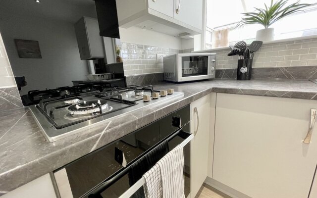 Worksop Newly Refurbished 3-bedroom House
