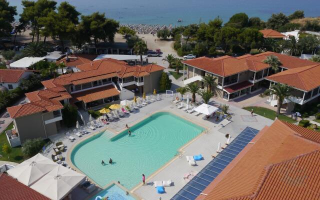 Lagomandra Beach Hotel