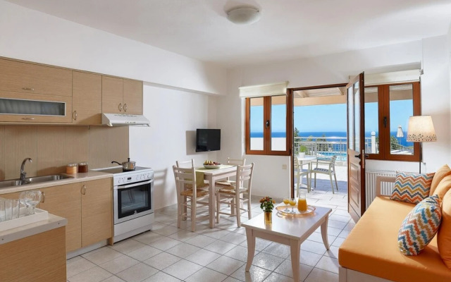 Cozy Pool Front Apartment With sea View Orange