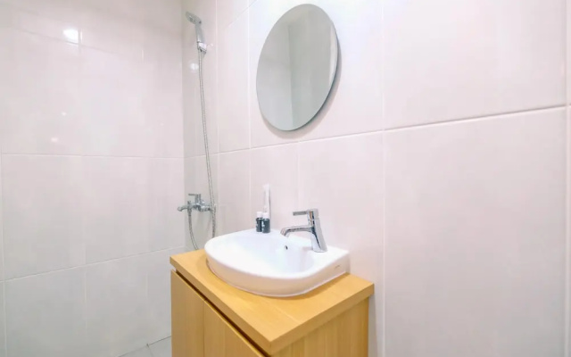 Good Choice And Strategic 2Br Without Living Room Evenciio Apartment