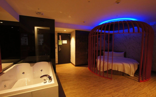 Colors Infinity Inn