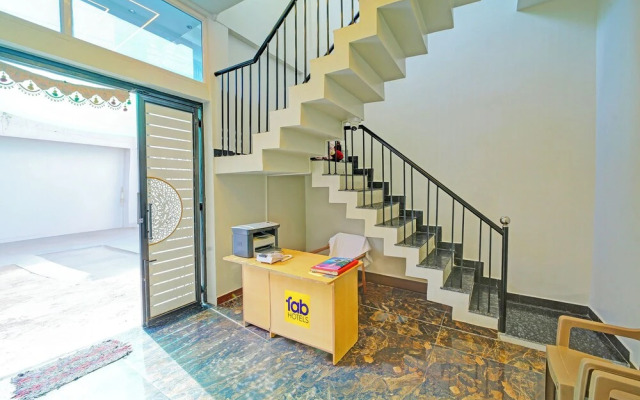 Fabhotel Bharti Palace