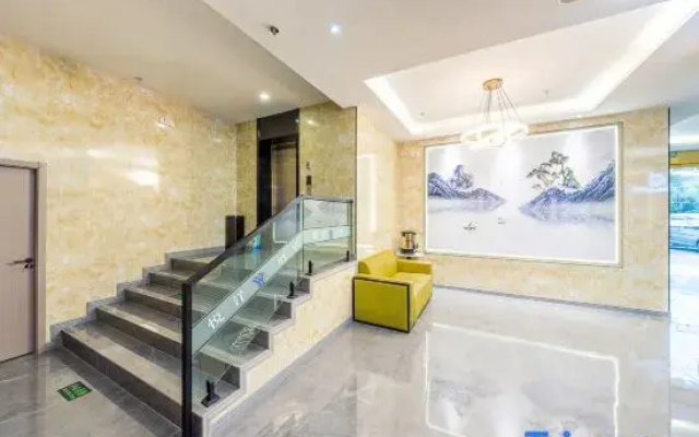 Yueyang Hotel (Wildlife Park Commercial Lane)
