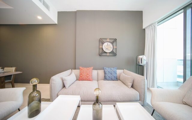 Business Bay 1BR Canal View Rooftop Pool - 360 vacation