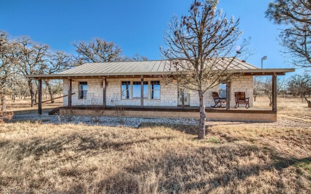 Pecan Farm Haus 2 Bedroom Cottage by RedAwning