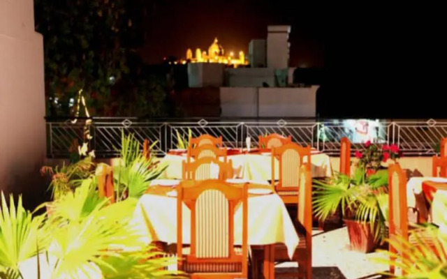 Hotel Sandhu Palace