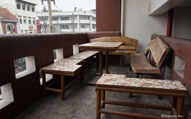 Rooms 498 Hostel