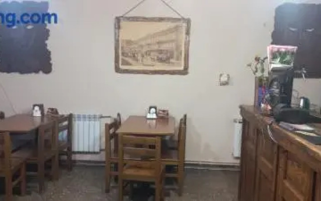 Rossi Rest House By The River