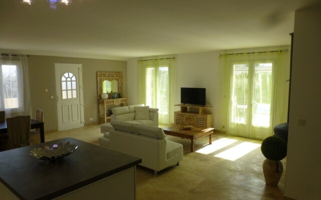 Villa With 3 Bedrooms in Lirac, With Private Pool, Enclosed Garden and