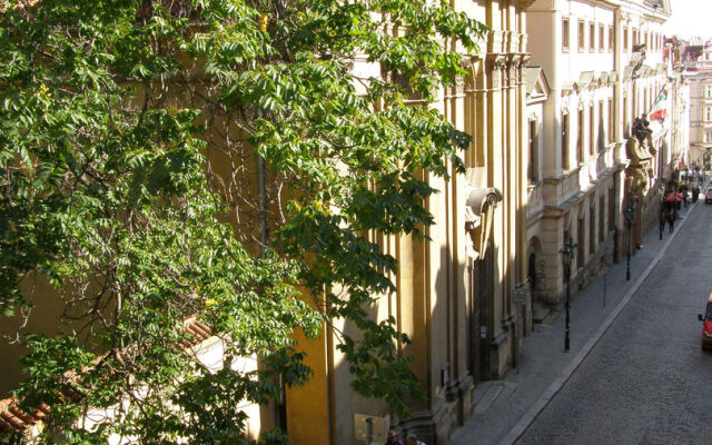 Hostel Little Quarter