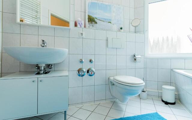 Helle Wohnung mit Balkon in grünen Innenhof - W-LAN, 4 Schlafplätze