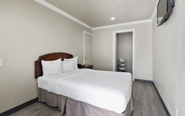 Le Blanc Inn & Suites