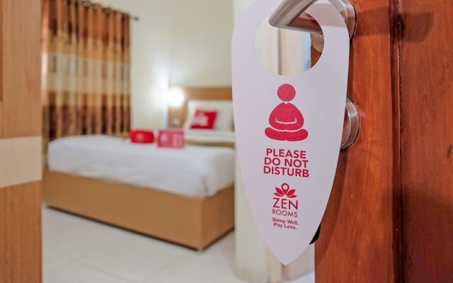 ZEN Rooms near Stasiun Kota Baru
