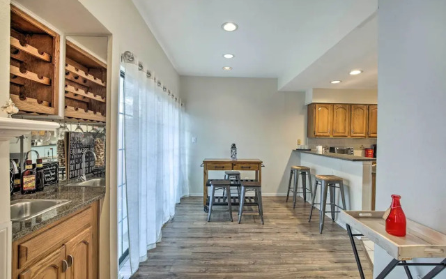 Comfortable Dallas Condo Close to Attractions