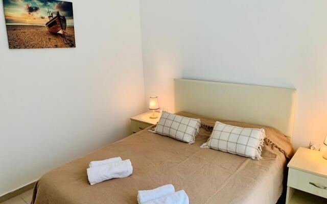 Beautiful & Quiet Two-Bedroom Apartment with Private Garden Lukomorye C1