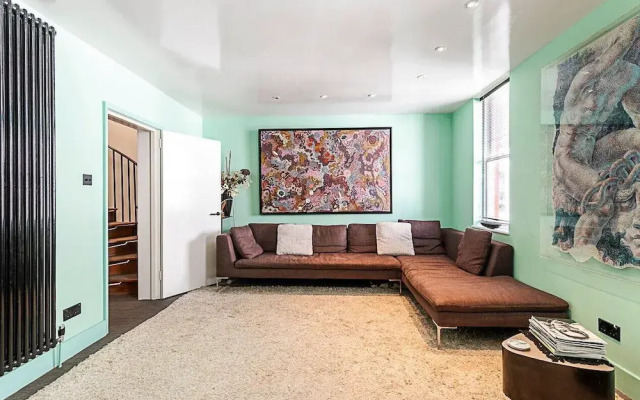 Stylish Mews Home in Kensington