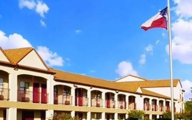 Kingsley Inn  Suites