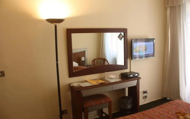 Trio Caroline Hotel