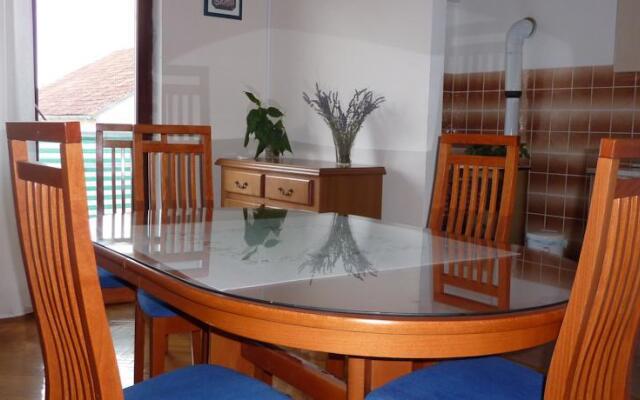 Apartments Kaštel Novi