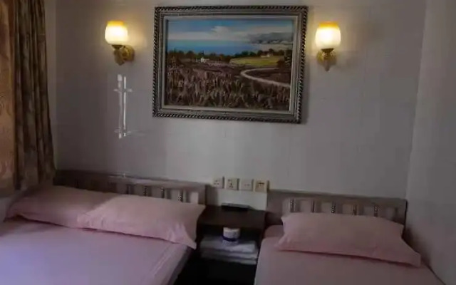 Lucky Hotel - Carlton Group of Hostels